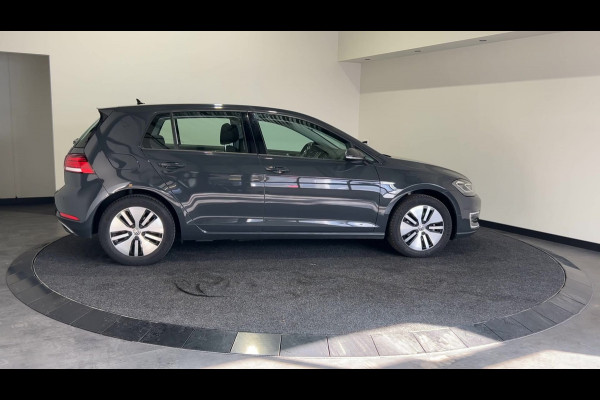 Volkswagen e-Golf E-DITION | Adaptieve cruise control | Lederen bekleding | Parkeersensoren voor en achter  SoH (batterijcheck) 86.49 % score!