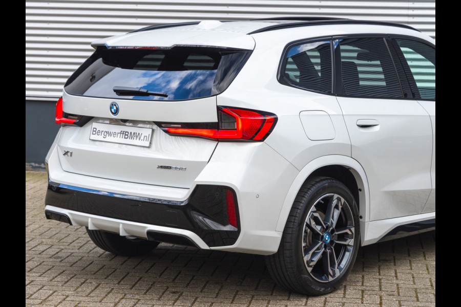 BMW X1 xDrive25e M-Sport - Pano - Trekhaak - Driving Ass Prof - Head-Up