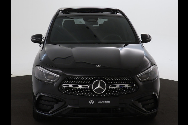 Mercedes-Benz GLA 180 Business Solution AMG | Trekhaak | Nightpakket | Parkeerpakket met achteruitrijcamera | Keyless-Go comfortpakket | EASY PACK achterklep | Dodehoekassistent | USB-pakket plus | Verwarmde stoelen vooraan |