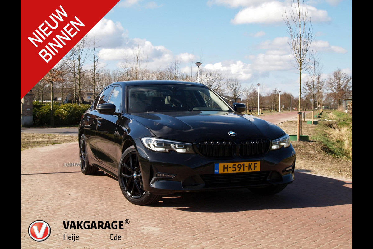 BMW 3-serie 320i Executive Edition Sfeerverlichting | Apple Carplay | Black Optic | Sfeerverlichting | NL-Auto |