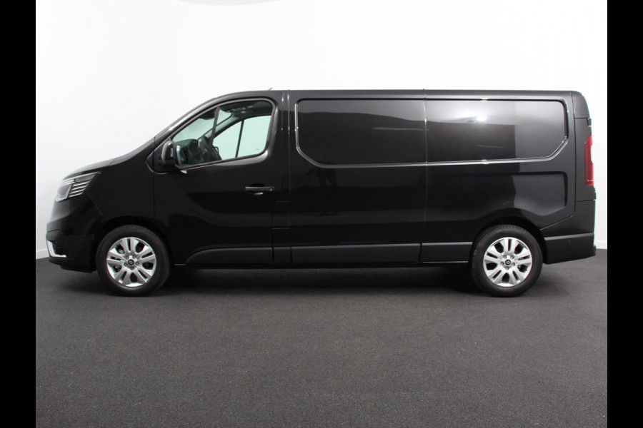 Renault Trafic 2.0 Blue dC1 150PK T30 L2H1 Advance | DEMO! | Navigatie bluetooth DAB Camera Airco Trekhaak Houten bekleding Lichtmetalen velgen