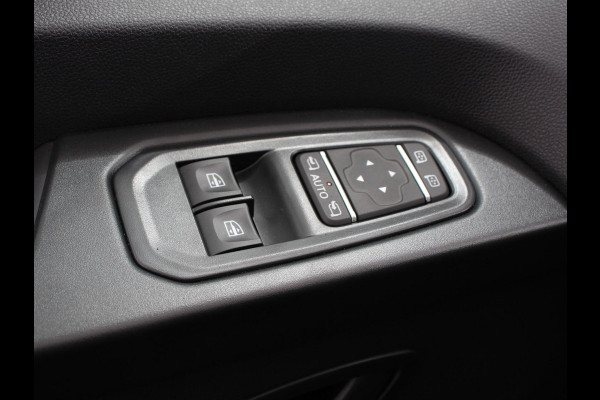 Renault Trafic 2.0 Blue dC1 150PK T30 L2H1 Advance | DEMO! | Navigatie bluetooth DAB Camera Airco Trekhaak Houten bekleding Lichtmetalen velgen