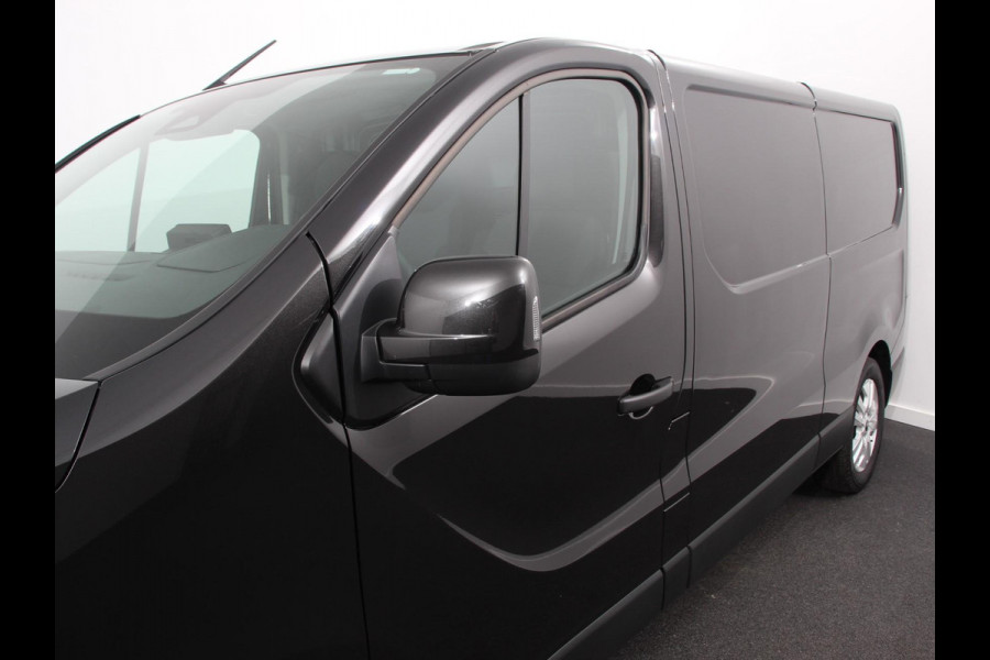 Renault Trafic 2.0 Blue dC1 150PK T30 L2H1 Advance | DEMO! | Navigatie bluetooth DAB Camera Airco Trekhaak Houten bekleding Lichtmetalen velgen