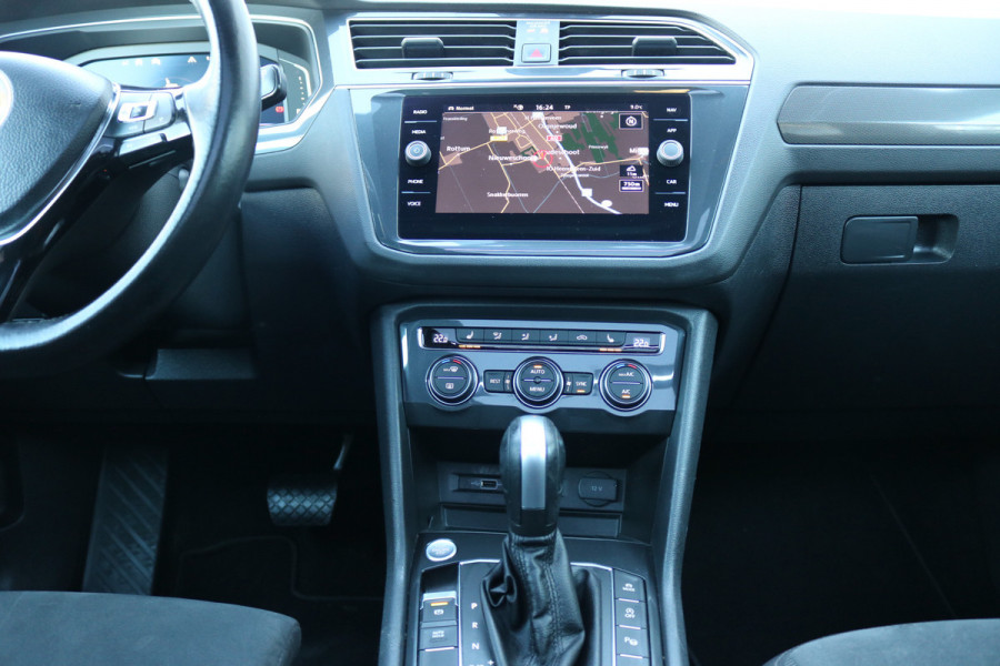 Volkswagen Tiguan 1.5 TSI Highline R Autom Xenon Black style Virtual cockpit Panodak Navi Camera Bj:2020