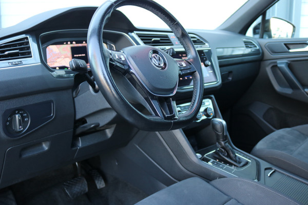 Volkswagen Tiguan 1.5 TSI Highline R Autom Xenon Black style Virtual cockpit Panodak Navi Camera Bj:2020