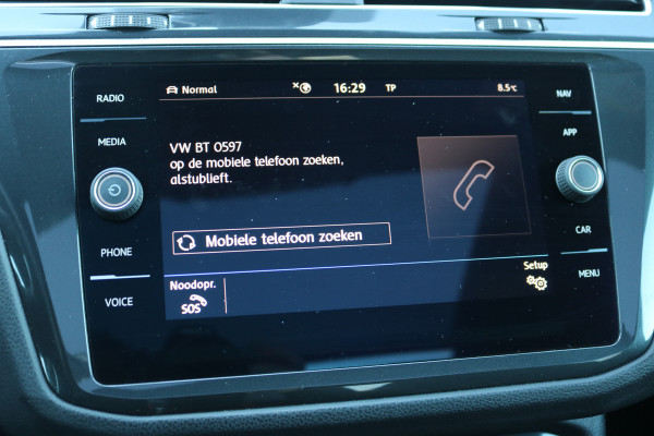 Volkswagen Tiguan 1.5 TSI Highline R Autom Xenon Black style Virtual cockpit Panodak Navi Camera Bj:2020