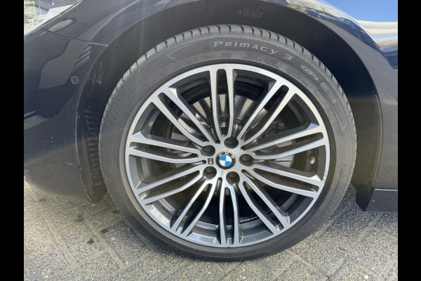 BMW 5 Serie Touring 520i High Executive M-Sport | Navigatie | Cruise Control | 19 Inch Lichtmetalen Velgen | Parkeersensoren |