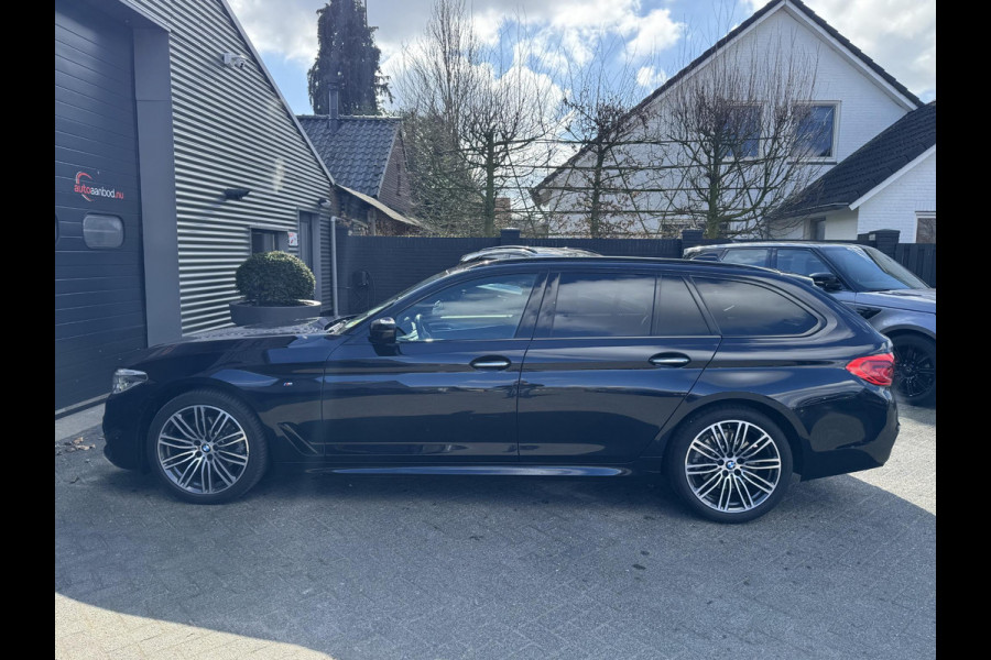 BMW 5 Serie Touring 520i High Executive M-Sport | Navigatie | Cruise Control | 19 Inch Lichtmetalen Velgen | Parkeersensoren |