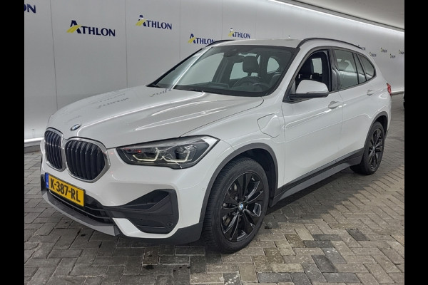 BMW X1 xDrive25e High Executive 221 PK [PANORAMADAK, VOL LEDER, STOELVERWARMING, ALARM KLASSE 3, HEAD UP, NIEUWSTAAT]