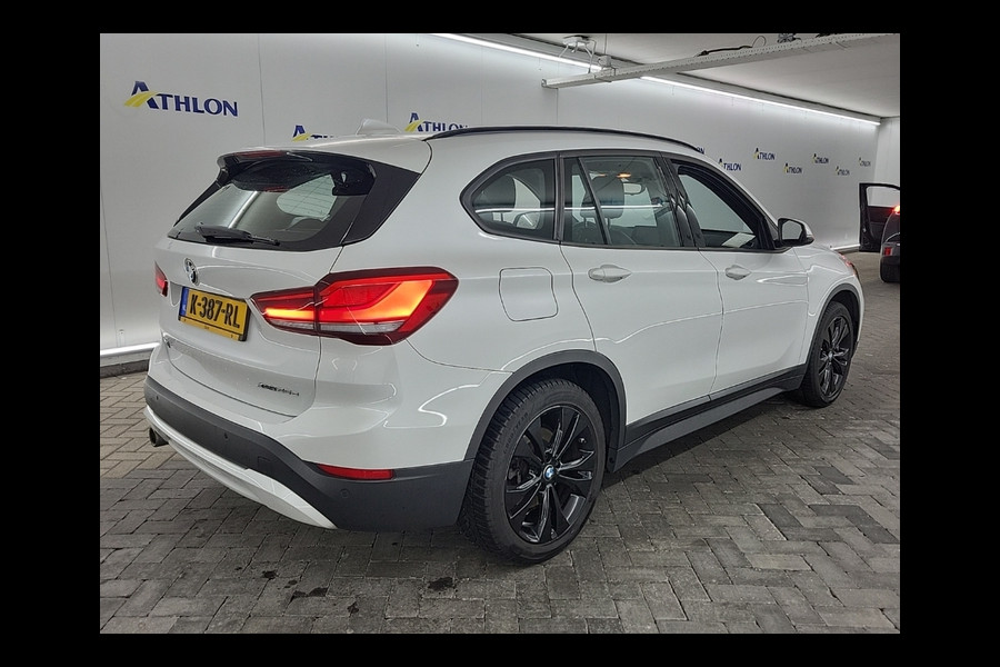 BMW X1 xDrive25e High Executive 221 PK [PANORAMADAK, VOL LEDER, STOELVERWARMING, ALARM KLASSE 3, HEAD UP, NIEUWSTAAT]