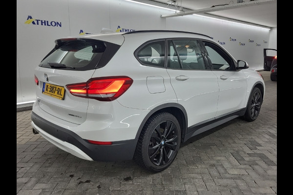 BMW X1 xDrive25e High Executive 221 PK [PANORAMADAK, VOL LEDER, STOELVERWARMING, ALARM KLASSE 3, HEAD UP, NIEUWSTAAT]