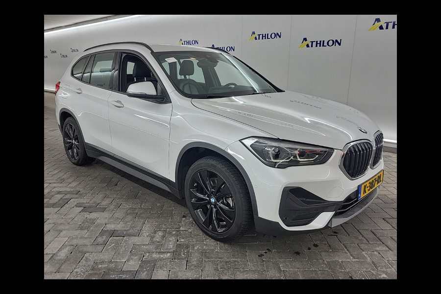 BMW X1 xDrive25e High Executive 221 PK [PANORAMADAK, VOL LEDER, STOELVERWARMING, ALARM KLASSE 3, HEAD UP, NIEUWSTAAT]