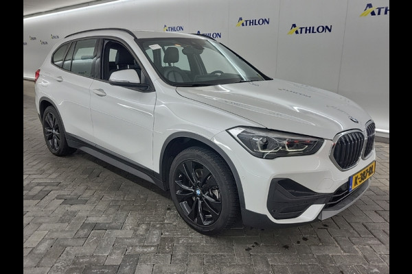 BMW X1 xDrive25e High Executive 221 PK [PANORAMADAK, VOL LEDER, STOELVERWARMING, ALARM KLASSE 3, HEAD UP, NIEUWSTAAT]