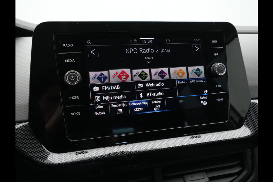 Volkswagen T-Cross 1.0 TSI 95 5MT Life Edition | 'App-Connect' draadloze smartphone integratie | Achterlichten LED | Afstandscontrolesysteem (Front Assist)