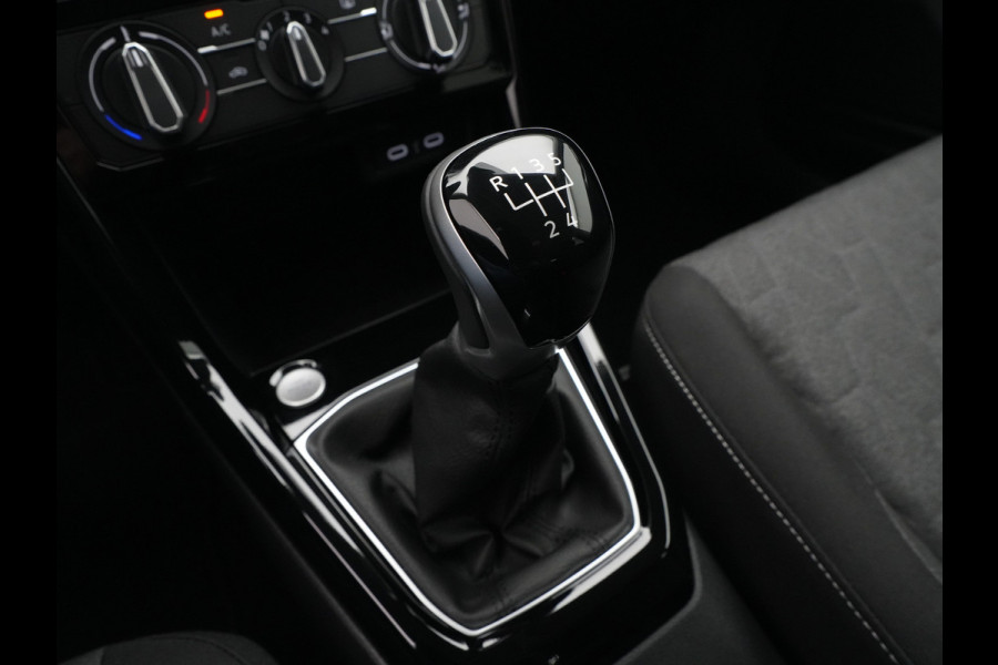 Volkswagen T-Cross 1.0 TSI 95 5MT Life Edition | 'App-Connect' draadloze smartphone integratie | Achterlichten LED | Afstandscontrolesysteem (Front Assist)