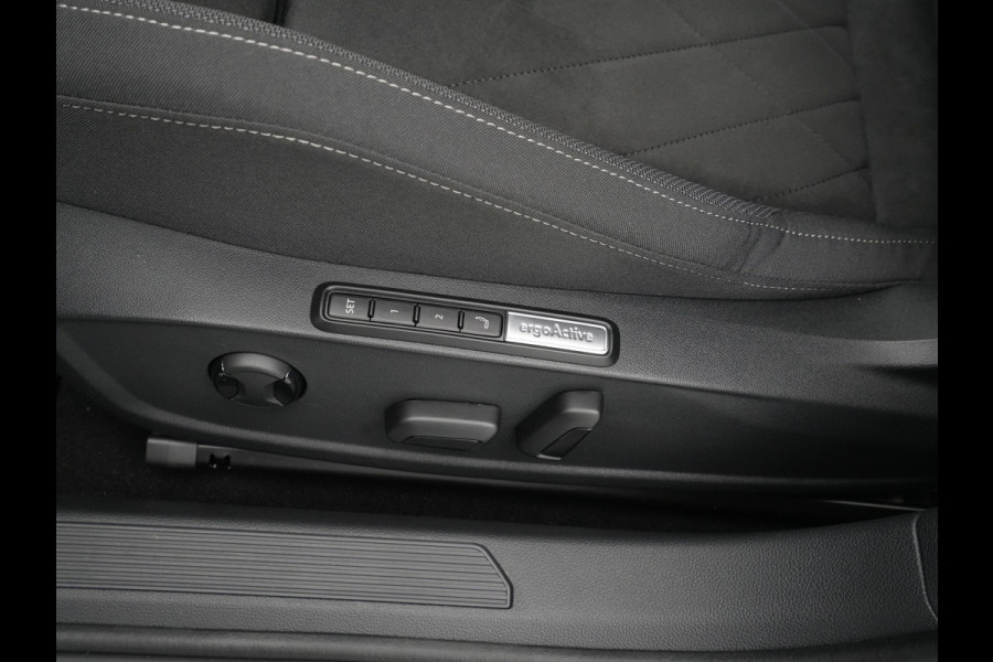 Volkswagen GOLF Variant Volkswagen Life Business | 'App-Connect' draadloze smartphone integratie | Achterlichten LED | Automatische afstandsregeling (Adaptive Cruise Control)