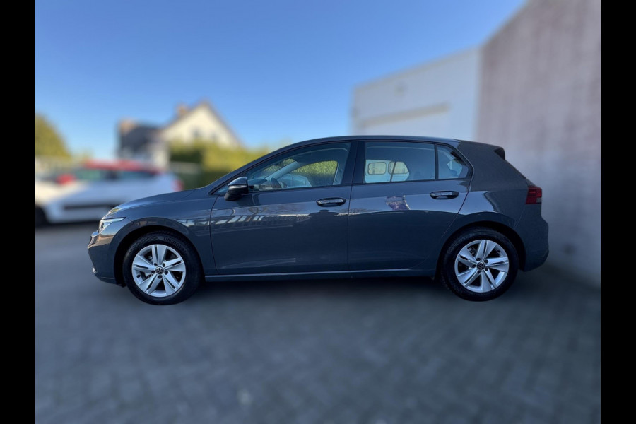 Volkswagen Golf 1.0 TSI Life ACC / PDC / NAVIGATIE / CARPLAY / METALLIC / 4-SEIZOENEN / NL AUTO MET NAP / LED / BTW