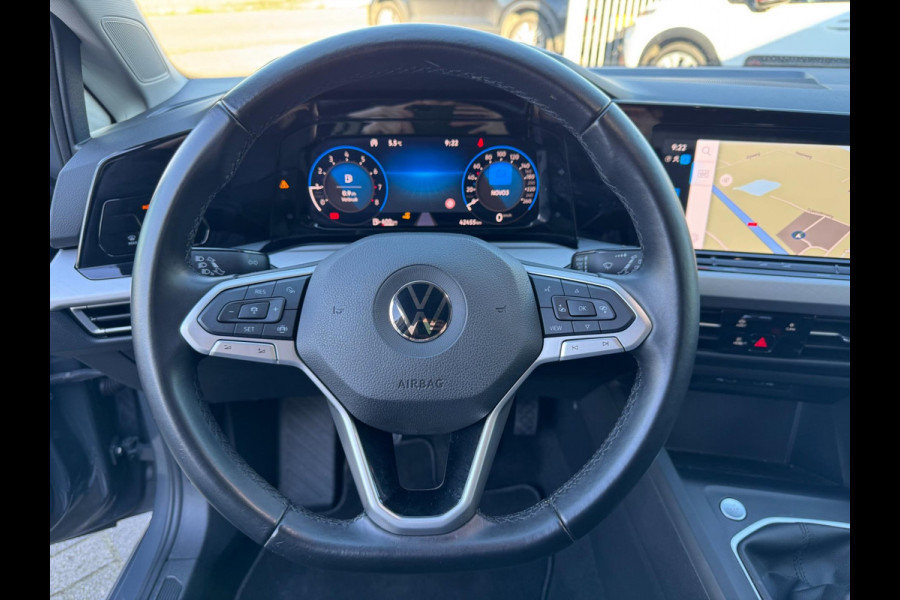 Volkswagen Golf 1.0 TSI Life ACC / PDC / NAVIGATIE / CARPLAY / METALLIC / 4-SEIZOENEN / NL AUTO MET NAP / LED / BTW