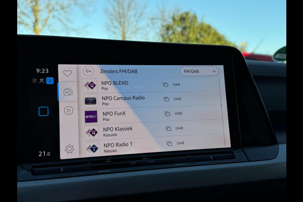 Volkswagen Golf 1.0 TSI Life ACC / PDC / NAVIGATIE / CARPLAY / METALLIC / 4-SEIZOENEN / NL AUTO MET NAP / LED / BTW