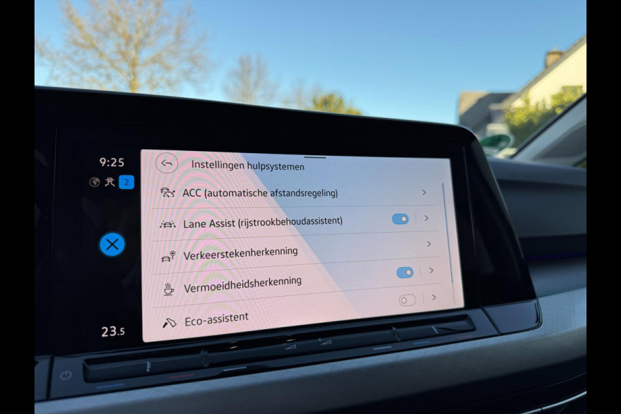 Volkswagen Golf 1.0 TSI Life ACC / PDC / NAVIGATIE / CARPLAY / METALLIC / 4-SEIZOENEN / NL AUTO MET NAP / LED / BTW