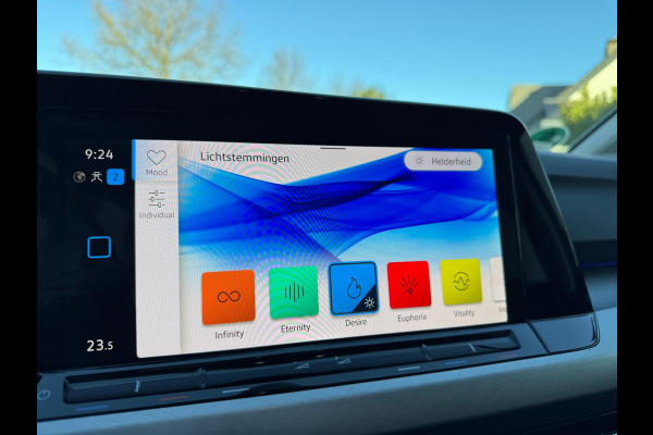 Volkswagen Golf 1.0 TSI Life ACC / PDC / NAVIGATIE / CARPLAY / METALLIC / 4-SEIZOENEN / NL AUTO MET NAP / LED / BTW