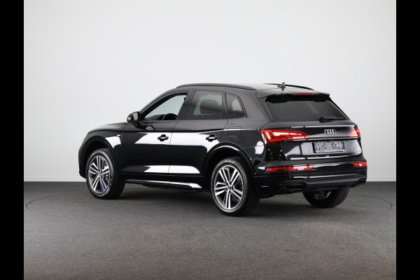 Audi Q5 50 TFSI e quattro S edition 299 pk S-tronic | Navigatie | Trekhaak uitklapbaar | Parkeersensoren (Park assist) | Rondomzicht camera | Stoelverwarming V+A | Matrix LED koplampen | S-line |