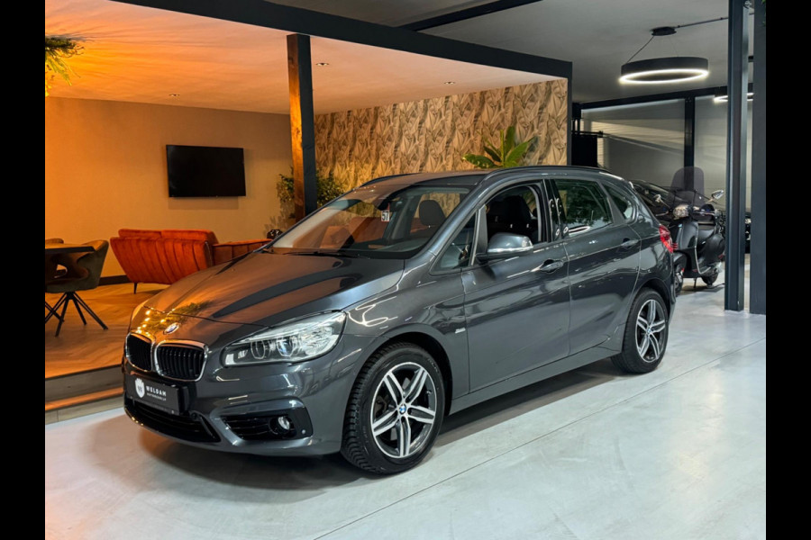 BMW 2 Serie Active Tourer 225i Sport Garantie Camera PDC StoelVW Sfeer Cruise Navi Clima Rijklaar