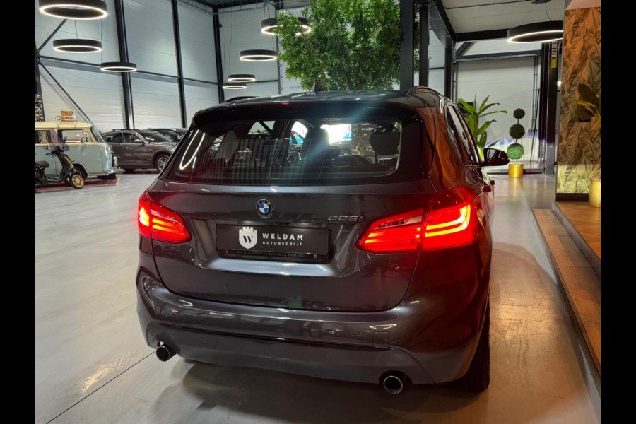 BMW 2 Serie Active Tourer 225i Sport Garantie Camera PDC StoelVW Sfeer Cruise Navi Clima Rijklaar