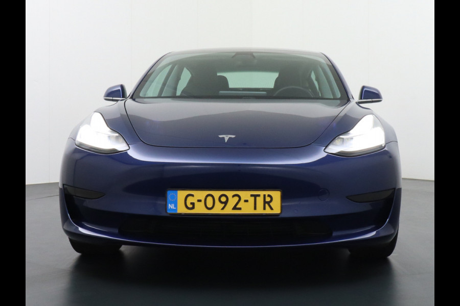 Tesla Model 3 SR+60kWh 325PK 18" AutoPilot Leer PanoDak Adaptive cruise Camera's Elektr.-Stuur+Stoelen+Spiegels+Geheugen+Easy-Entry+Verwarmde  Ecc Navigatiesysteem full map LED-a+v Comfortstoel(en) ACC Dual-ECC DAB Voorverwarmen interieur via App Keyless via Telefoonsleutel One-Pedal-Drive Orig. nlse auto tot 11kw laden thuis ! Garantie Accu tot  16-12-2027 max 160.000km 1584kg licht!