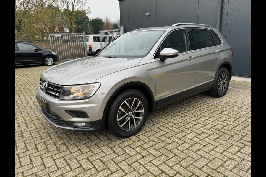 Volkswagen Tiguan *Highline * Camera * Panorama * Trekhaak * Cruise *