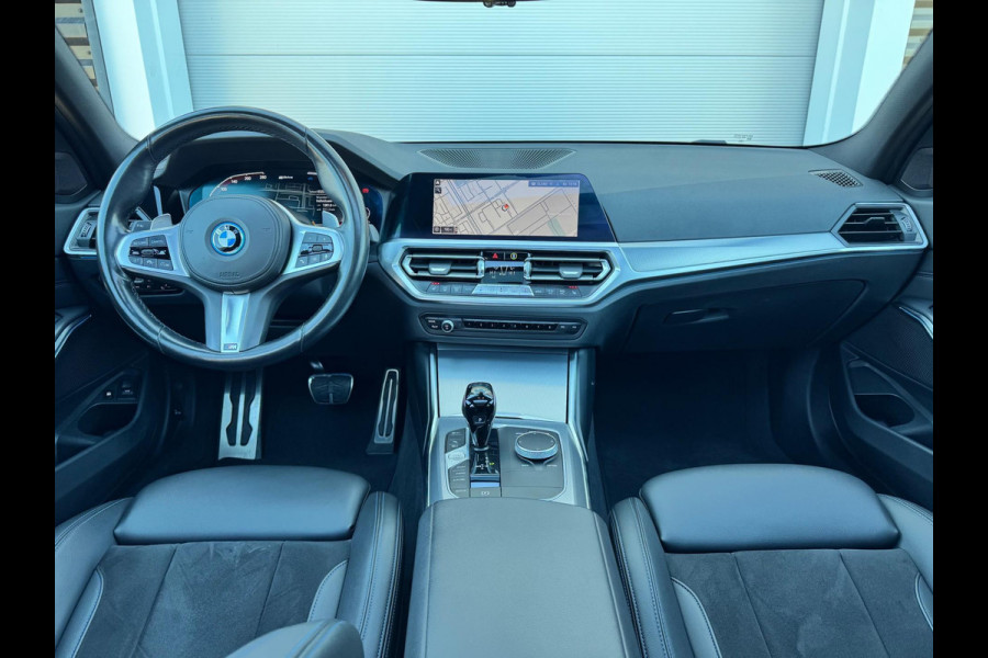 BMW 3 Serie Touring 330e Pano/Camera/HUD/Trekhaak