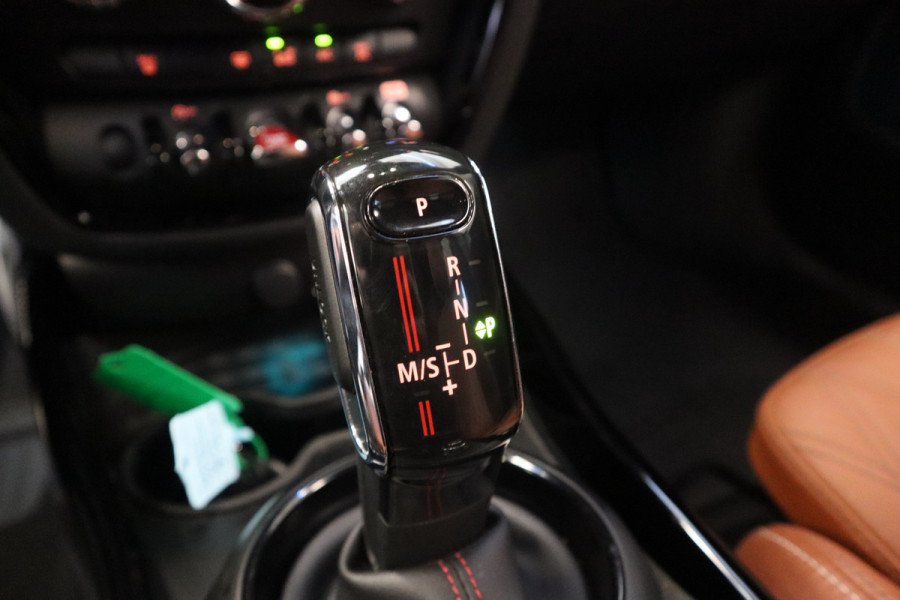 MINI Clubman 306PK 2.0 JCW ALL4 Harmann Kardon Navigatie Cruise control vol leder interieur 18LMV * 2e Paasdag zijn wij geopend van 12:00 tot 17:00uur! *
