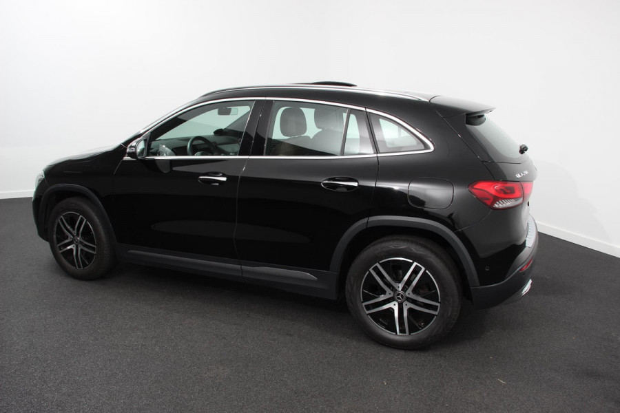Mercedes-Benz GLA 200 163pk Automaat Progressive Premium | DEMO ! | Panorama dak Navigatie Camera Stoelverwarming Electrisch bedienbare achterklep Led