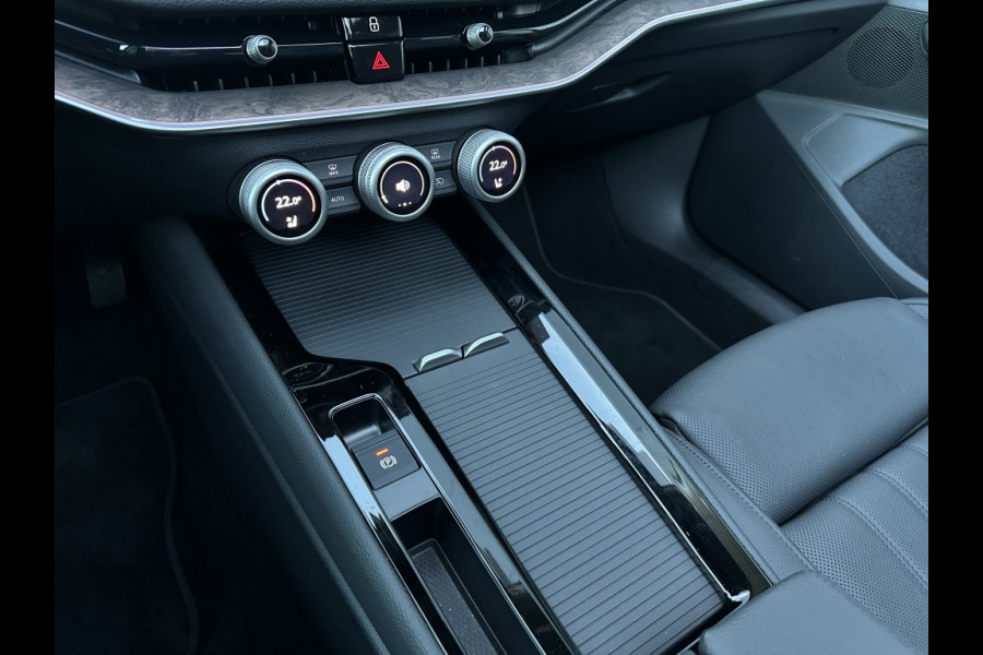 Škoda Superb Combi 1.5 eTSI Laurin & Klement FULL PANO NAVI VIRTUAL ACC ECC CAMERA