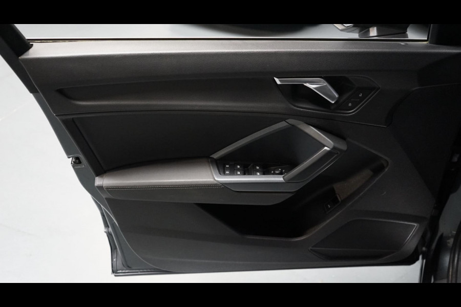 Audi Q3 40 TFSI Quattro 3x S-Line AUTOMAAT-AUDI SOUND-CAMERA-DAB-DRIVE SELECT-KEYLESS-MATRIX-PANORAMA-VIRTUEEL-TREKHAAK