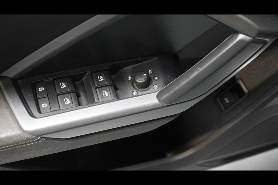 Audi Q3 40 TFSI Quattro 3x S-Line AUTOMAAT-AUDI SOUND-CAMERA-DAB-DRIVE SELECT-KEYLESS-MATRIX-PANORAMA-VIRTUEEL-TREKHAAK