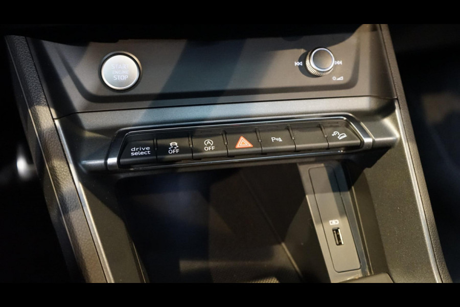 Audi Q3 40 TFSI Quattro 3x S-Line AUTOMAAT-AUDI SOUND-CAMERA-DAB-DRIVE SELECT-KEYLESS-MATRIX-PANORAMA-VIRTUEEL-TREKHAAK
