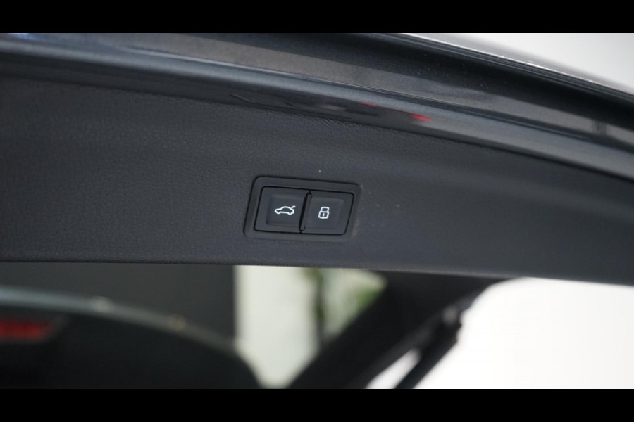 Audi Q3 40 TFSI Quattro 3x S-Line AUTOMAAT-AUDI SOUND-CAMERA-DAB-DRIVE SELECT-KEYLESS-MATRIX-PANORAMA-VIRTUEEL-TREKHAAK