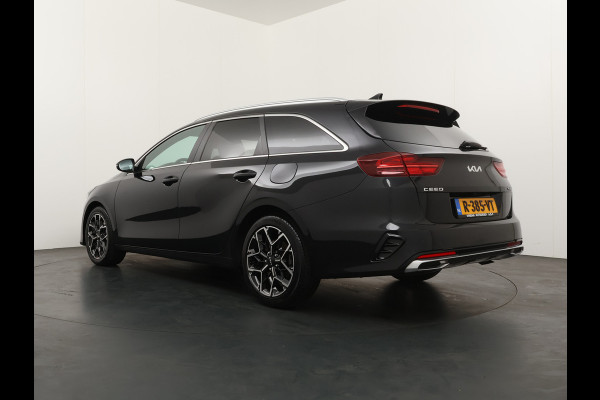 Kia Ceed Sportswagon 1.5 T-GDi GT-Line Automaat - Schuif/kantel dak - Achteruitrij camera - Adaptive cruise control - Navigatie - Apple Carplay/Android Auto - Fabrieksgarantie t/m 12-2029