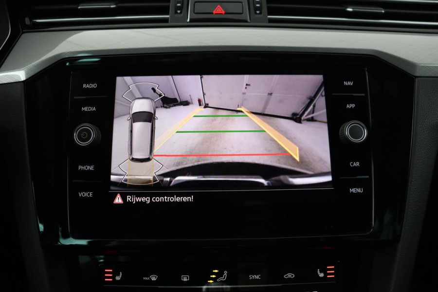 Volkswagen Passat 1.4 TSI PHEV GTE | Stoelverwarming | Carplay | Adaptive cruise | Camera | Full LED | Navigatie | Side Assist