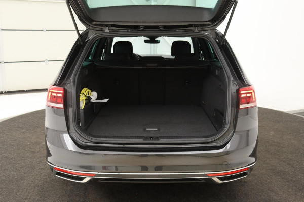 Volkswagen Passat 1.4 TSI PHEV GTE | Stoelverwarming | Carplay | Adaptive cruise | Camera | Full LED | Navigatie | Side Assist
