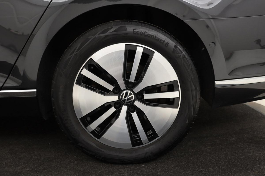 Volkswagen Passat 1.4 TSI PHEV GTE | Stoelverwarming | Carplay | Adaptive cruise | Camera | Full LED | Navigatie | Side Assist