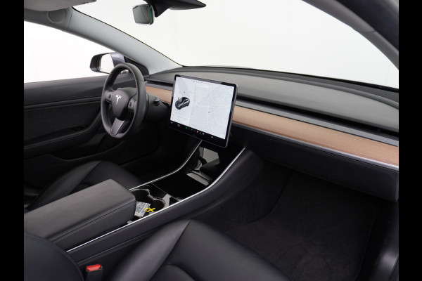 Tesla Model 3 SR+ RWD 60kWh 325PK Lmv 18" AutoPilot Premium-Luidsprekers Leder PanoDak Adaptive cruise Camera's Elektr.-Stuur+Stoelen+Spiegels Navi Lane-Assist Speed-Assist LED ACC DAB Voorverwarmen interieur en Keyless via App One-Pedal-Drive Origineel Nederlandse auto tot 11kw laden thuis ! Garantie Accu tot 20-11-2027 max 160.000km