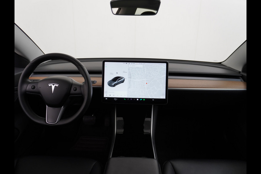 Tesla Model 3 SR+ RWD 60kWh 325PK Lmv 18" AutoPilot Premium-Luidsprekers Leder PanoDak Adaptive cruise Camera's Elektr.-Stuur+Stoelen+Spiegels Navi Lane-Assist Speed-Assist LED ACC DAB Voorverwarmen interieur en Keyless via App One-Pedal-Drive Origineel Nederlandse auto tot 11kw laden thuis ! Garantie Accu tot 20-11-2027 max 160.000km