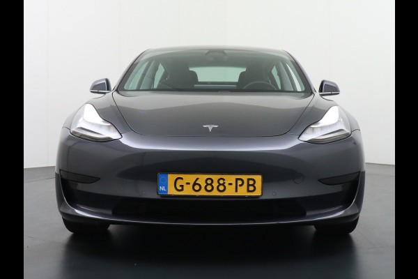 Tesla Model 3 SR+ RWD 60kWh 325PK Lmv 18" AutoPilot Premium-Luidsprekers Leder PanoDak Adaptive cruise Camera's Elektr.-Stuur+Stoelen+Spiegels Navi Lane-Assist Speed-Assist LED ACC DAB Voorverwarmen interieur en Keyless via App One-Pedal-Drive Origineel Nederlandse auto tot 11kw laden thuis ! Garantie Accu tot 20-11-2027 max 160.000km