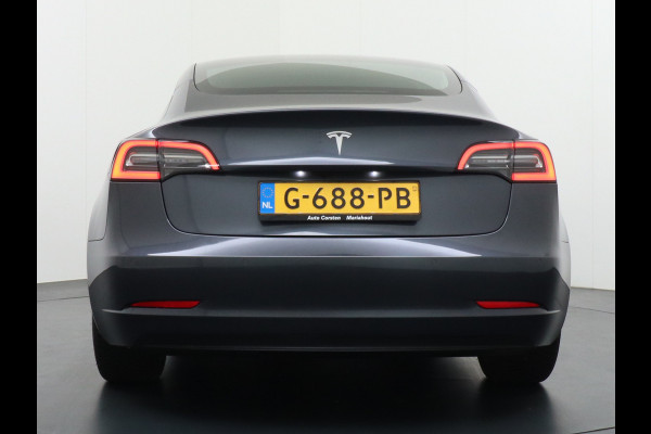 Tesla Model 3 SR+ RWD 60kWh 325PK Lmv 18" AutoPilot Premium-Luidsprekers Leder PanoDak Adaptive cruise Camera's Elektr.-Stuur+Stoelen+Spiegels Navi Lane-Assist Speed-Assist LED ACC DAB Voorverwarmen interieur en Keyless via App One-Pedal-Drive Origineel Nederlandse auto tot 11kw laden thuis ! Garantie Accu tot 20-11-2027 max 160.000km