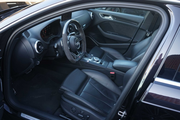 Audi RS3 Sportback 2.5 TFSI Quattro Pano/B&O/DCC/Massage/R-cam