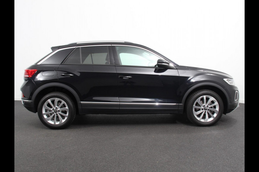 Volkswagen T-Roc 1.5 TSI 150pk DSG Style Navigatie Apple Carplay/Android Auto Camera Parkeersensoren Adaptive Cruise Control Stoelverwarming Virtual Cockpit  Getinte ramen Climate Control