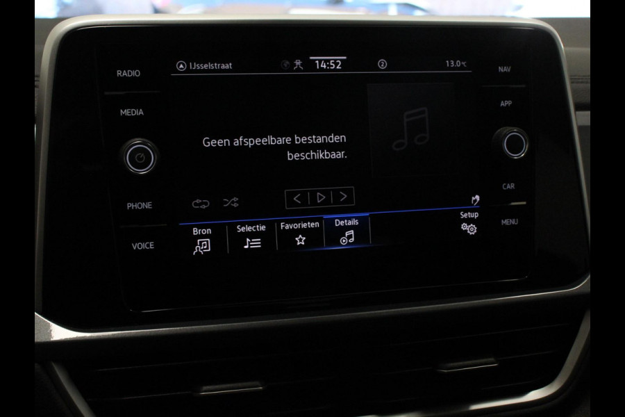 Volkswagen T-Roc 1.5 TSI 150pk DSG Style Navigatie Apple Carplay/Android Auto Camera Parkeersensoren Adaptive Cruise Control Stoelverwarming Virtual Cockpit  Getinte ramen Climate Control