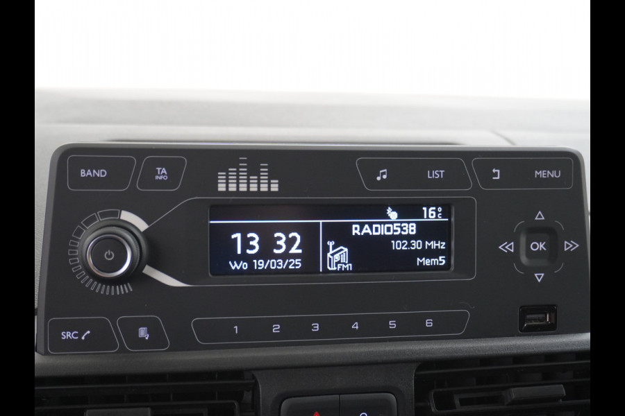 Opel Combo 1.5D L1H1 Edition 10x Op voorraad! 3-Pers. Airco Cruise-Contr. Bluetooth Elektr.ramen Elektr.spiegels+Verwarmd Centr.Vergr+ab. Schuifdeur Betonplex vloer Lat om Lat betimmering Origin. NLse auto, van binnen en buiten een Keurige Combo!